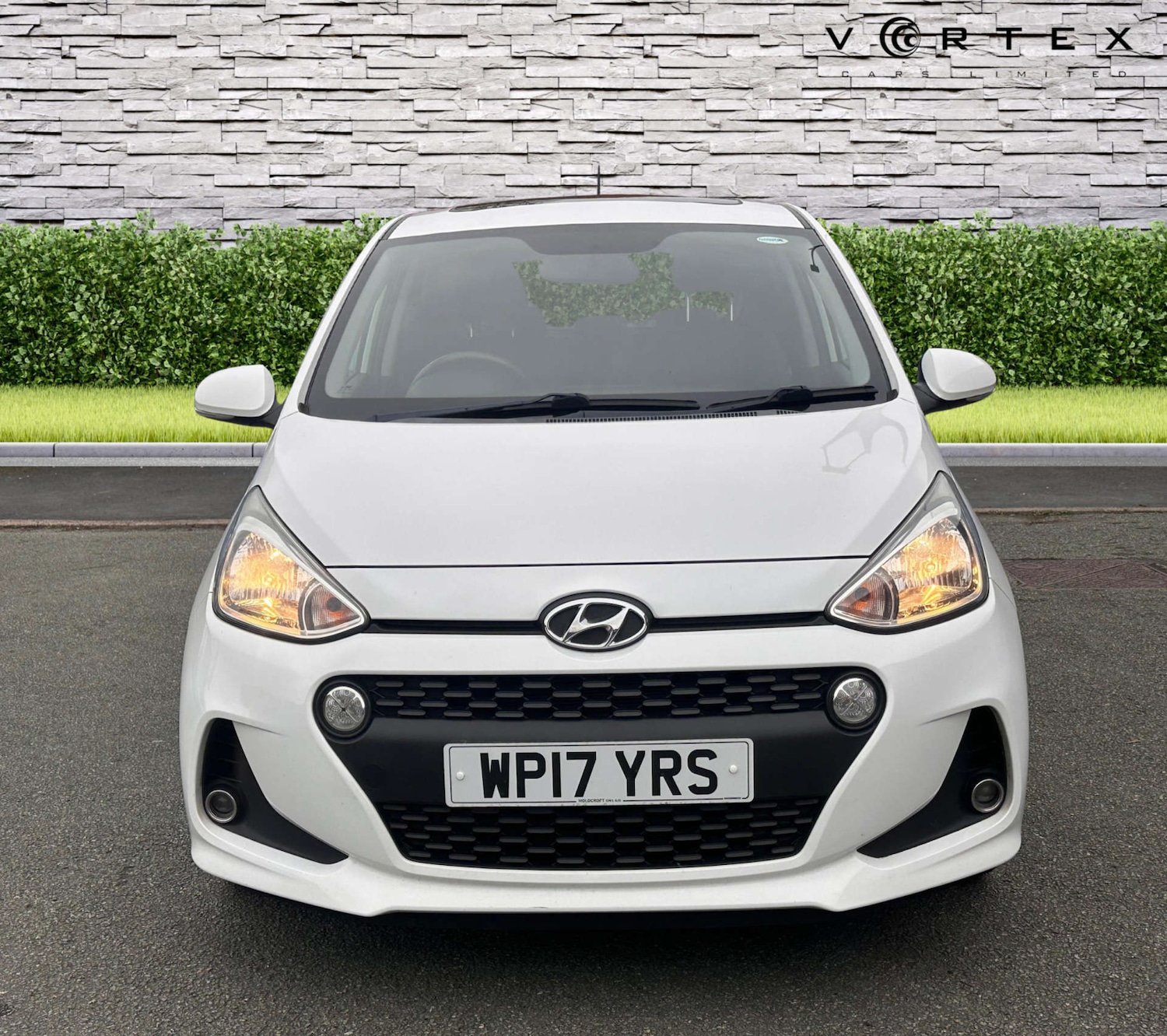 Used Hyundai i10 2017 for sale - 76601310: Photo 2