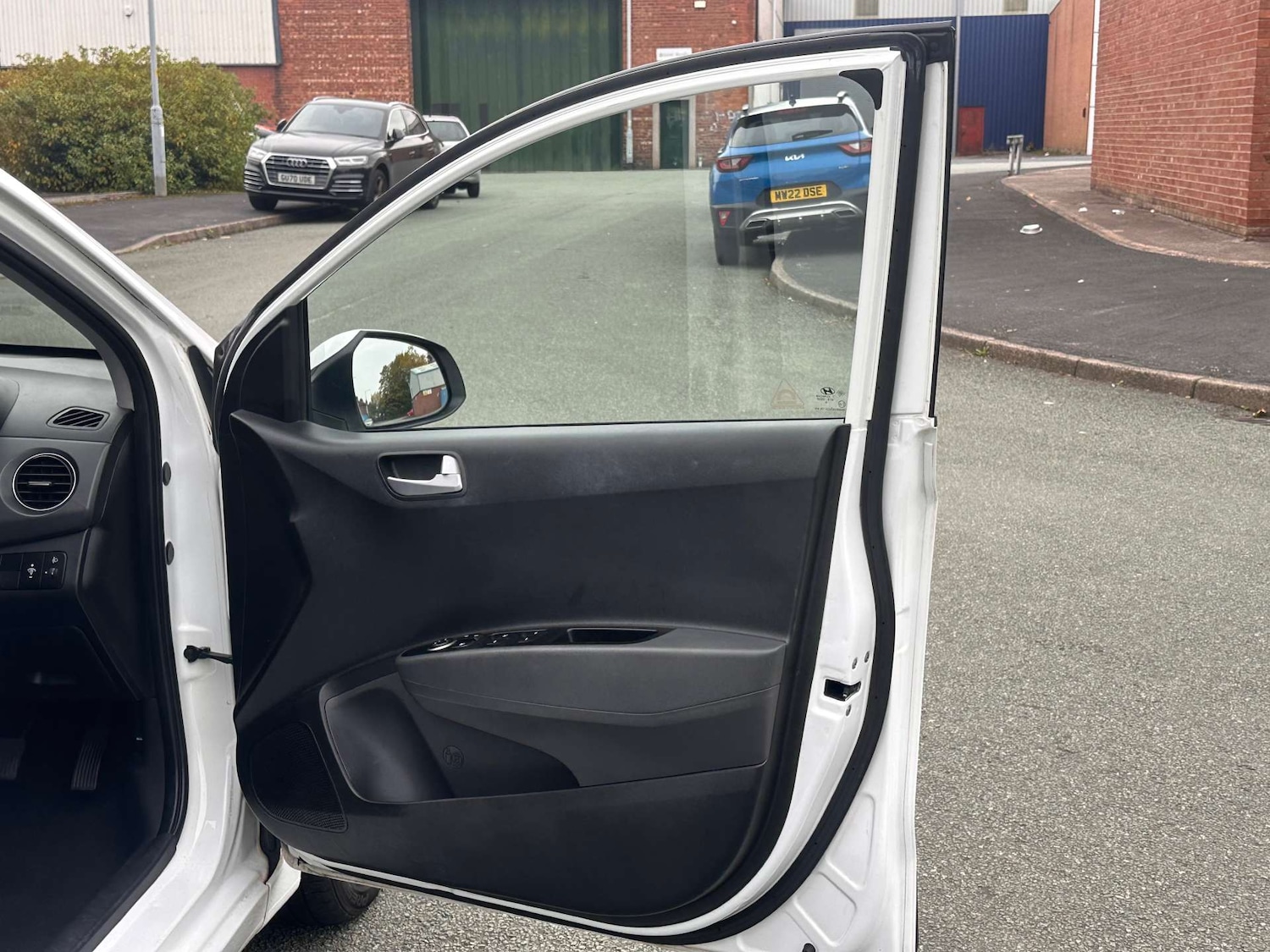 Used Hyundai i10 2017 for sale - 76601310: Photo 22