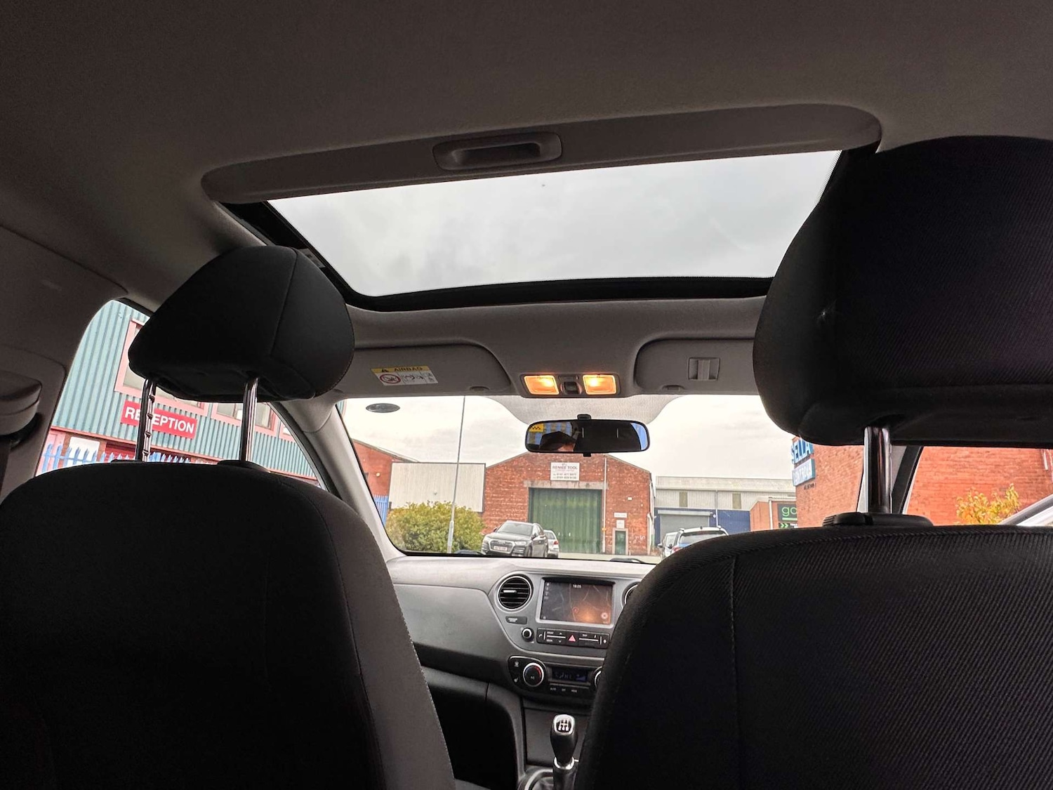 Used Hyundai i10 2017 for sale - 76601310: Photo 23