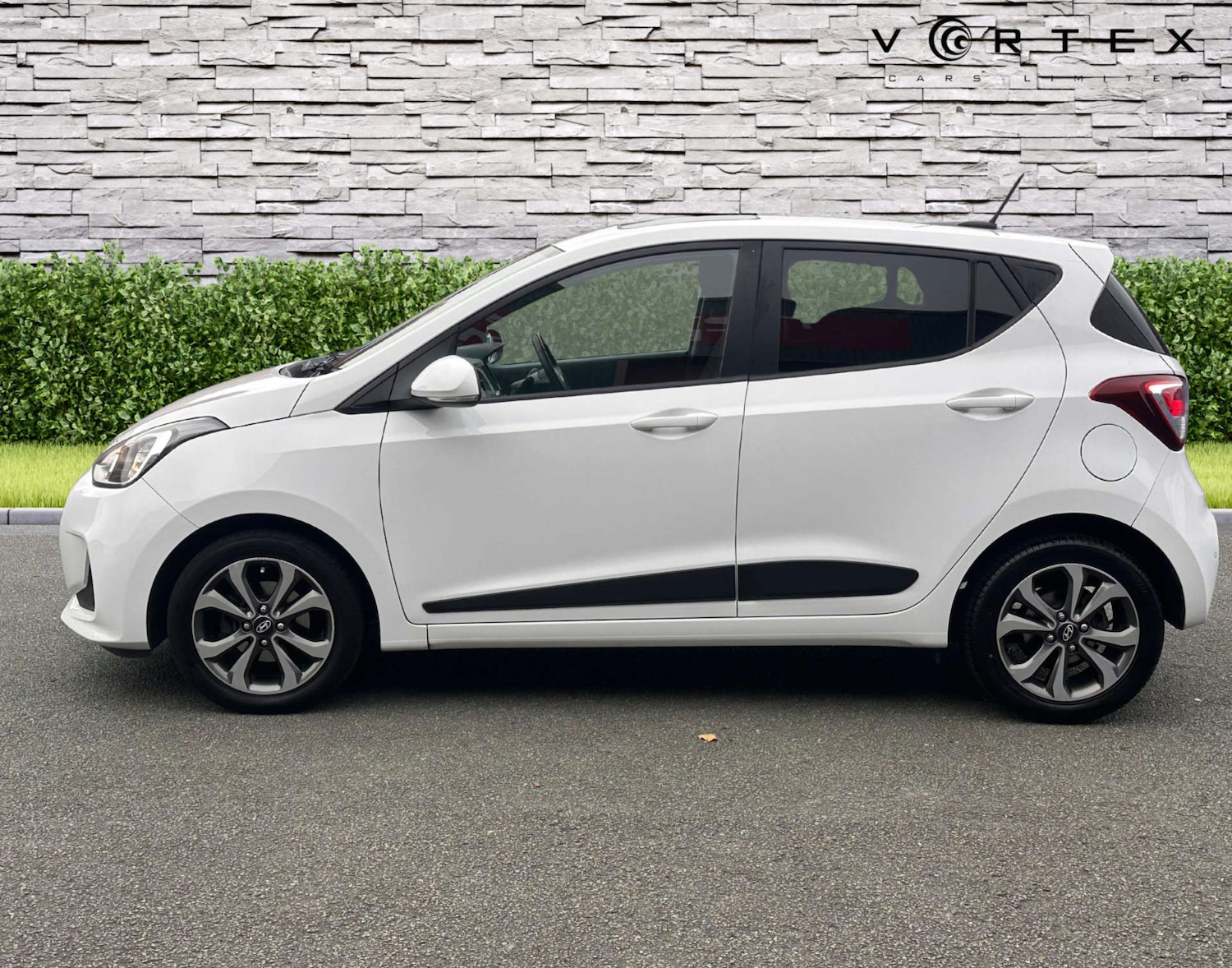 Used Hyundai i10 2017 for sale - 76601310: Photo 4