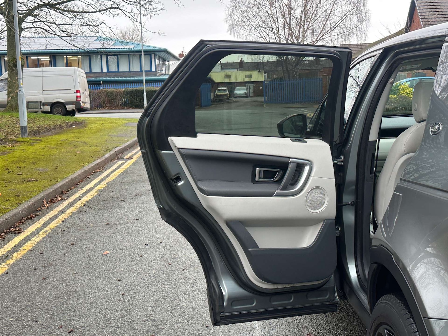 Used Land Rover Discovery Sport 2015 for sale - 77148657: Photo 42