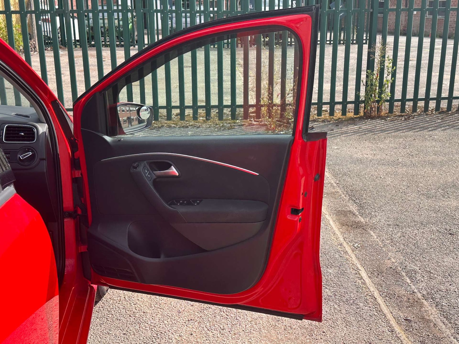 Used Volkswagen Polo 2015 for sale - 77148632: Photo 33