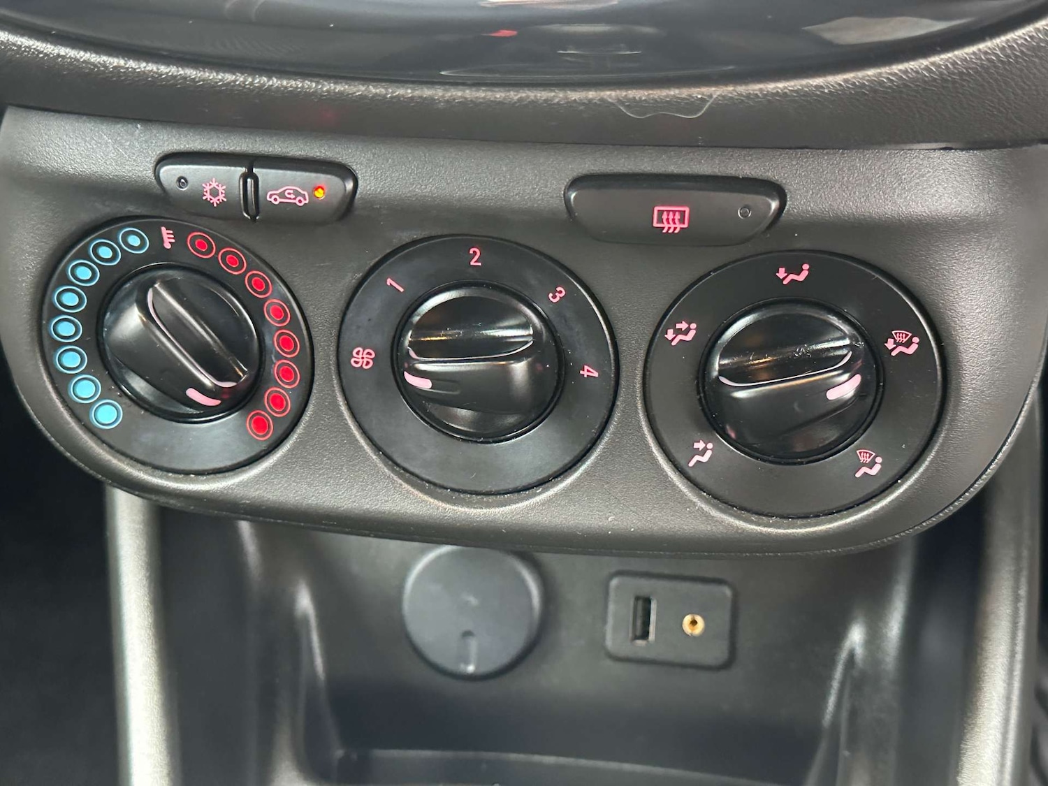 Used Vauxhall Corsa 2015 for sale - 76601340: Photo 14