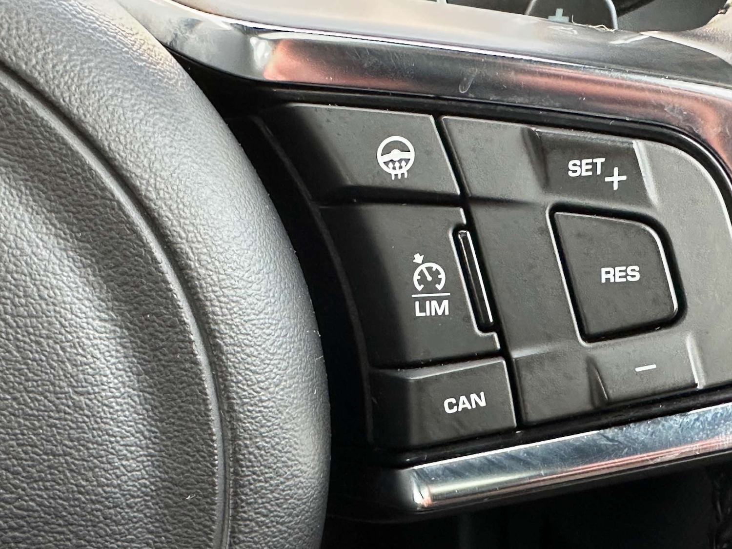 Used Jaguar XE 2016 for sale - 77567354: Photo 16