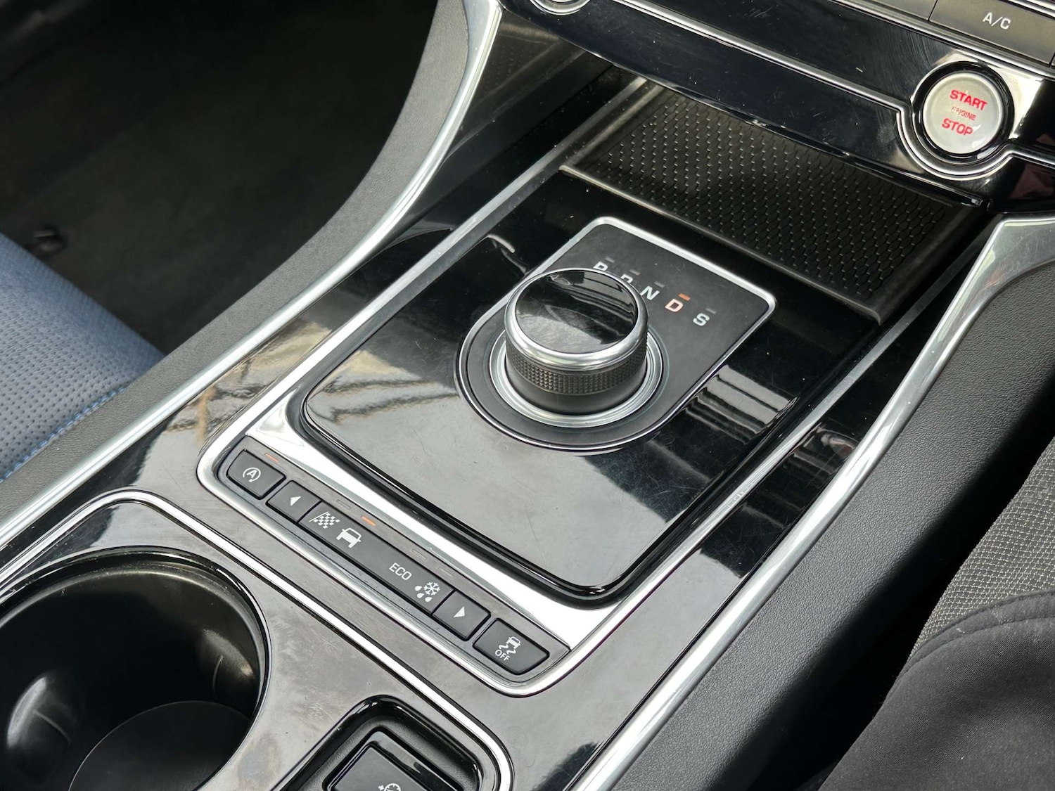 Used Jaguar XE 2016 for sale - 77567354: Photo 21