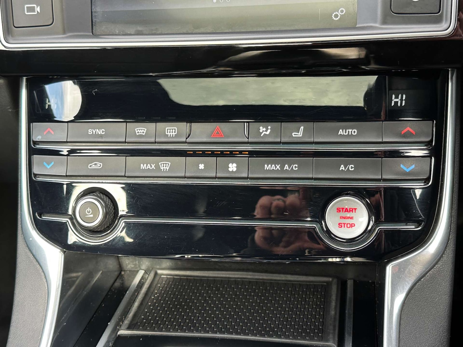 Used Jaguar XE 2016 for sale - 77567354: Photo 22