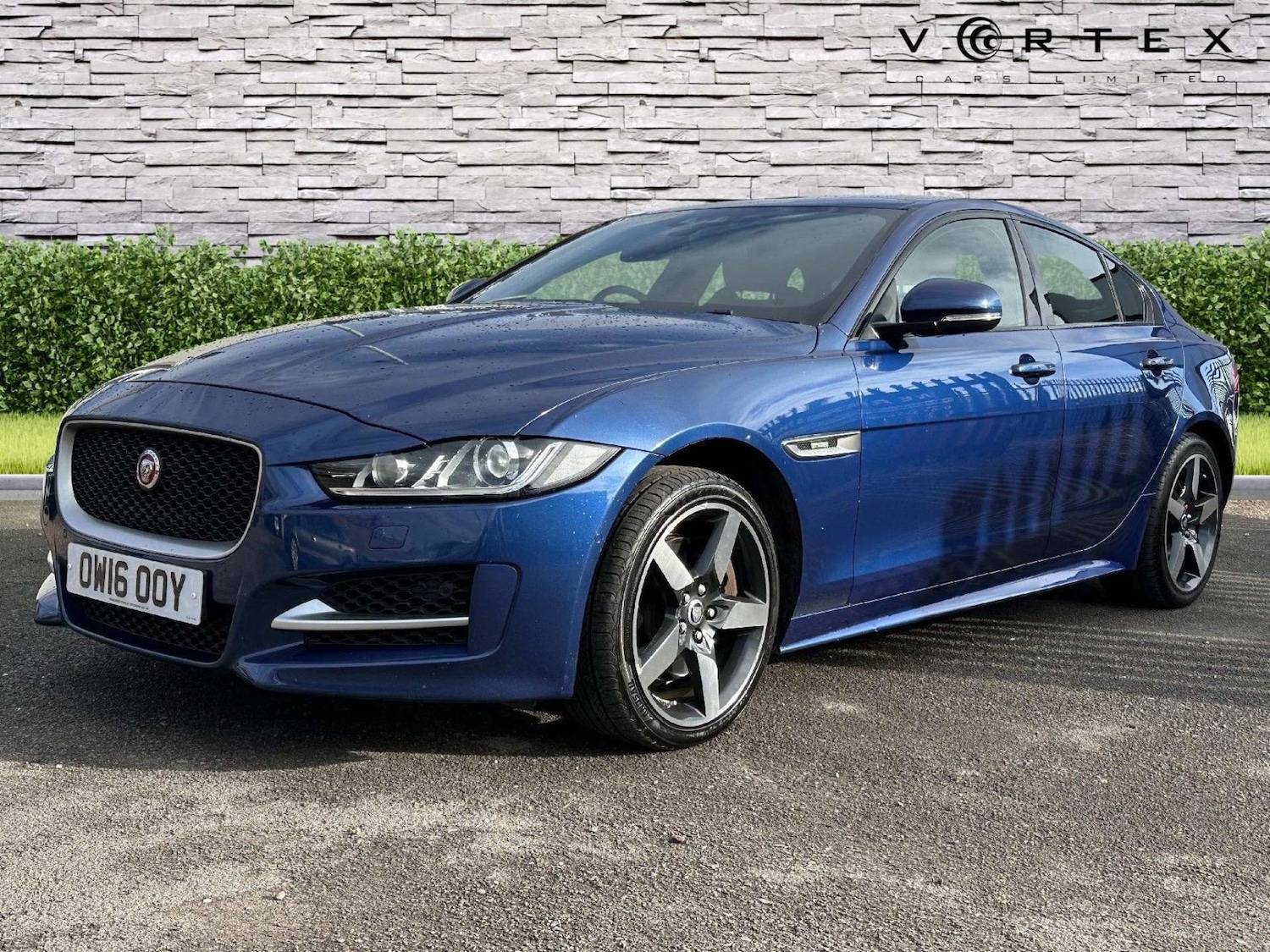 Used Jaguar XE 2016 for sale - 77567354: Photo 3