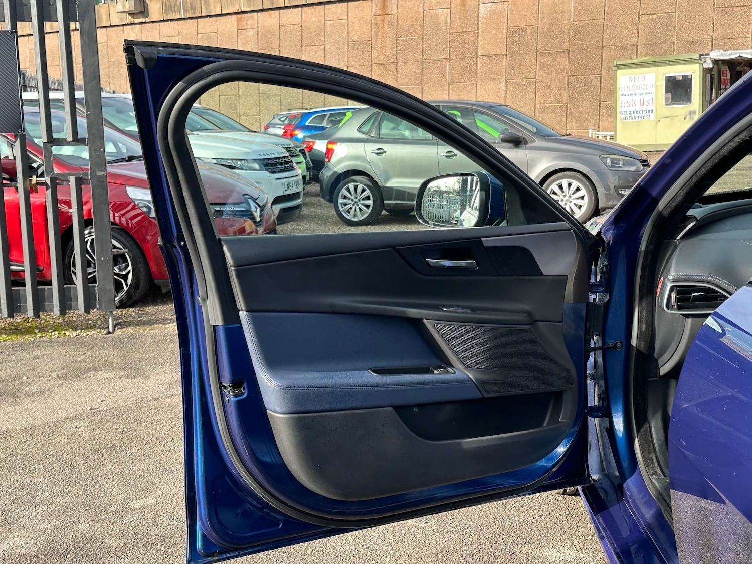 Used Jaguar XE 2016 for sale - 77567354: Photo 33