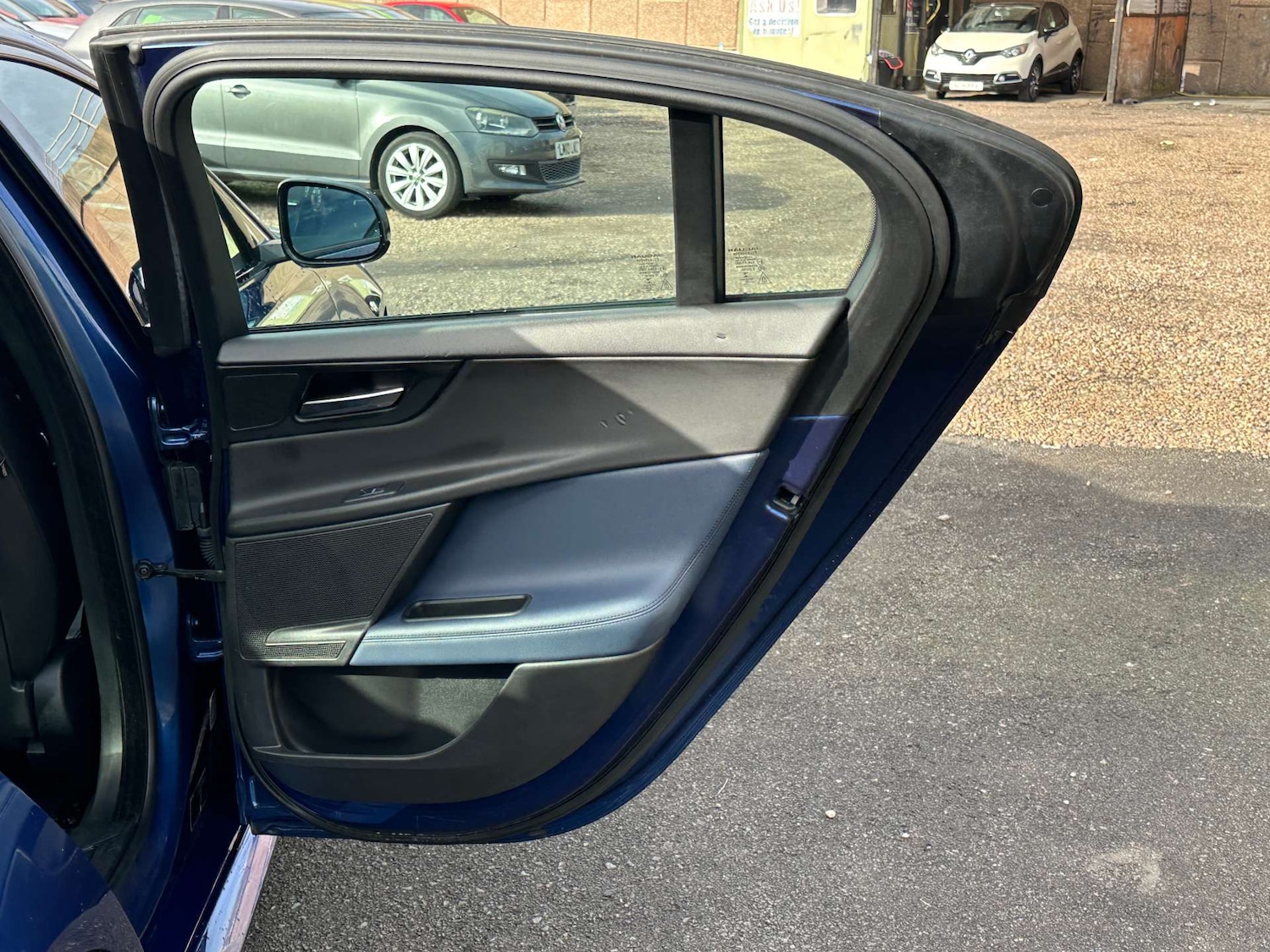 Used Jaguar XE 2016 for sale - 77567354: Photo 36