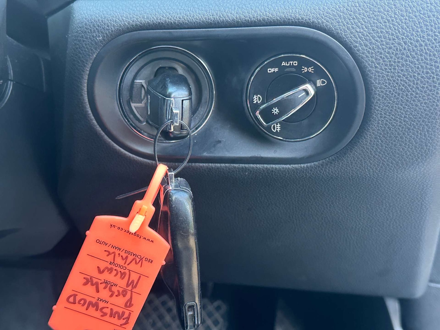 Used Porsche Macan 2015 for sale - 77022457: Photo 24