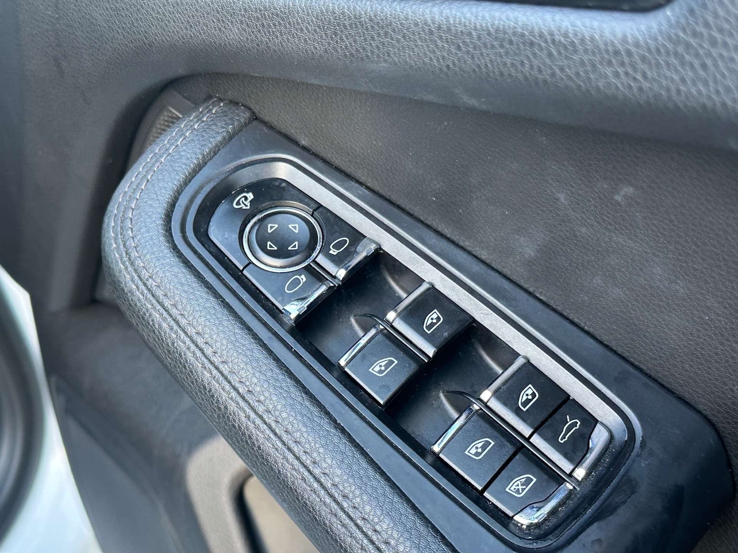 Used Porsche Macan 2015 for sale - 77022457: Photo 26