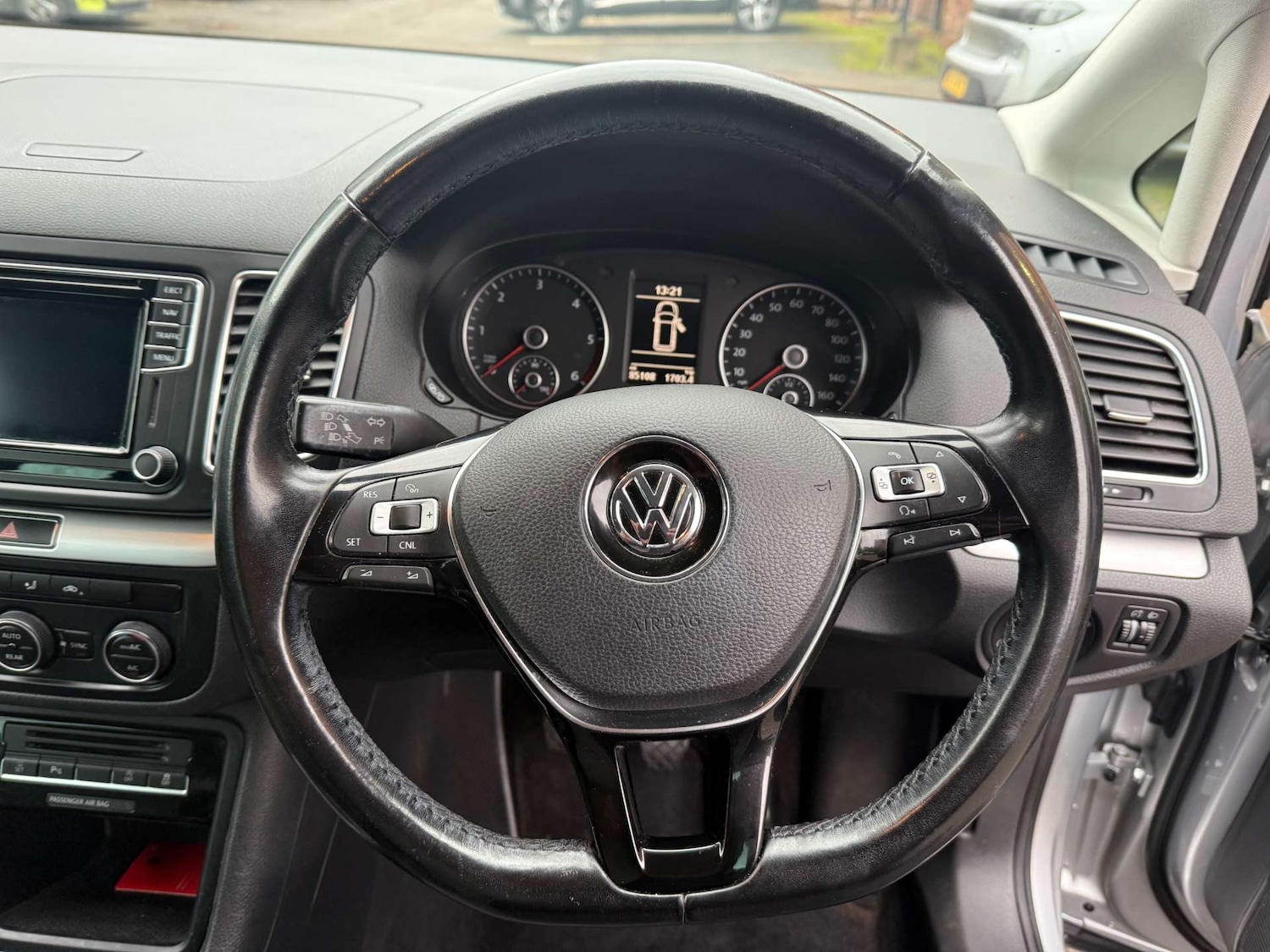 Used Volkswagen Sharan 2015 for sale - 77148620: Photo 25