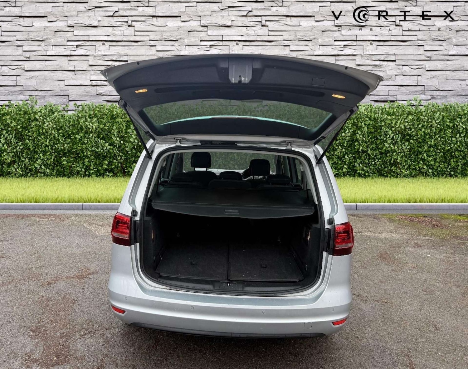 Used Volkswagen Sharan 2015 for sale - 77148620: Photo 8