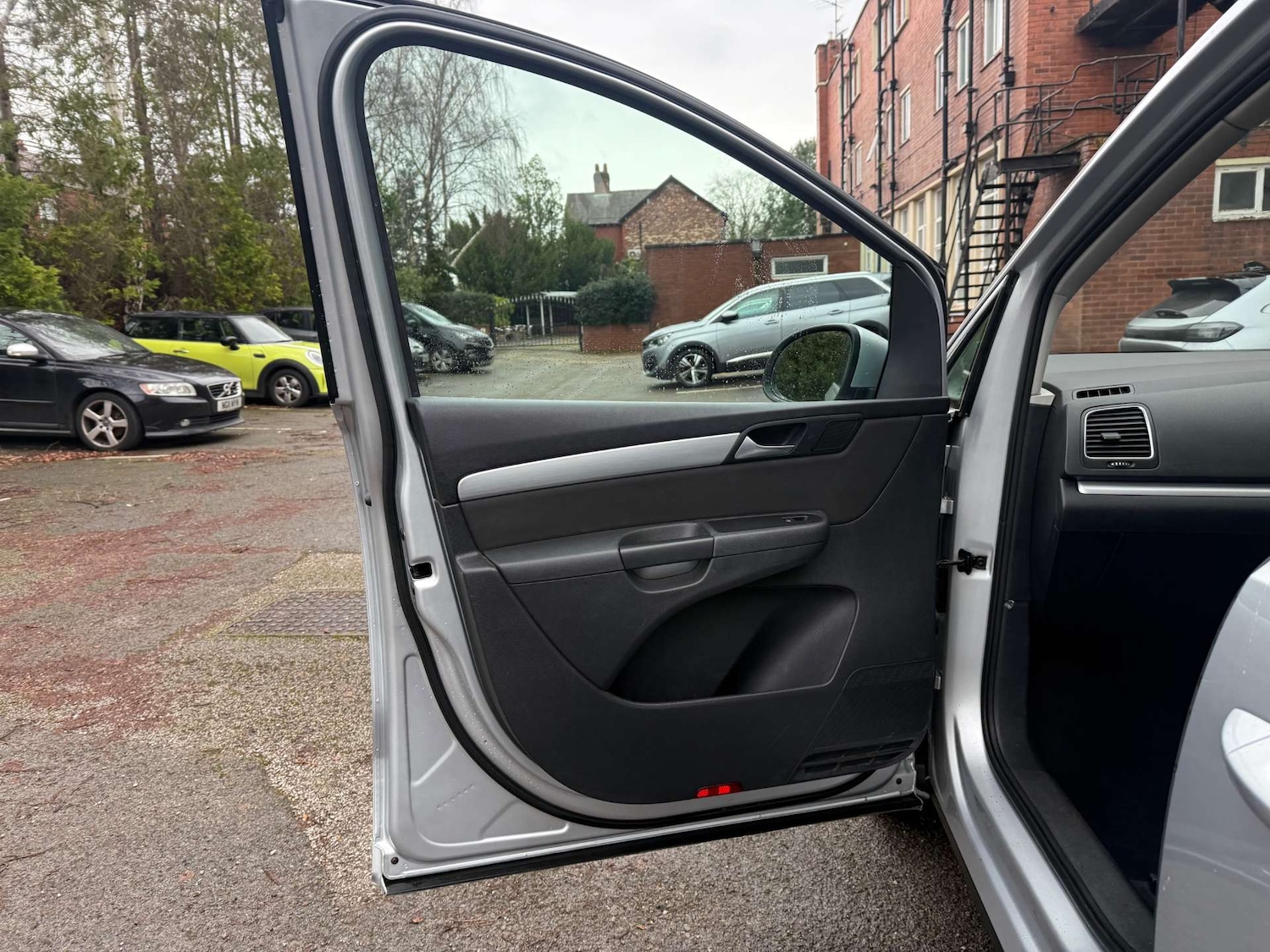 Used Volkswagen Sharan 2015 for sale - 77148620: Photo 9