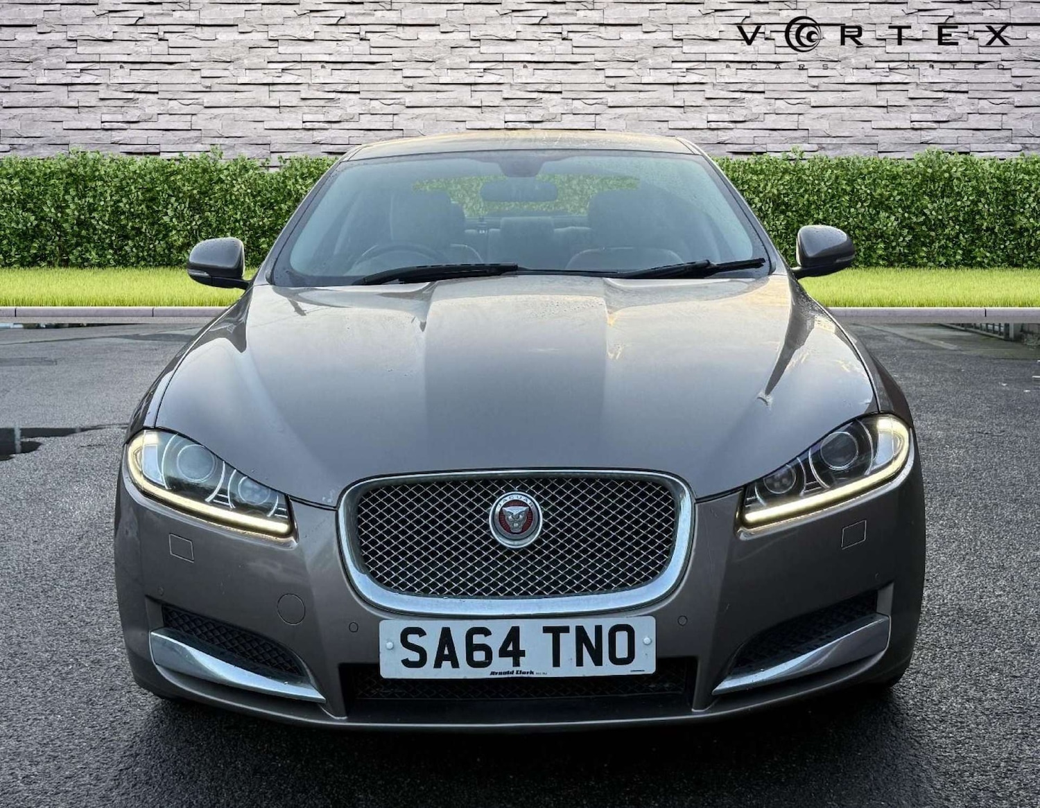 Used Jaguar XF 2014 for sale - 77148685: Photo 2