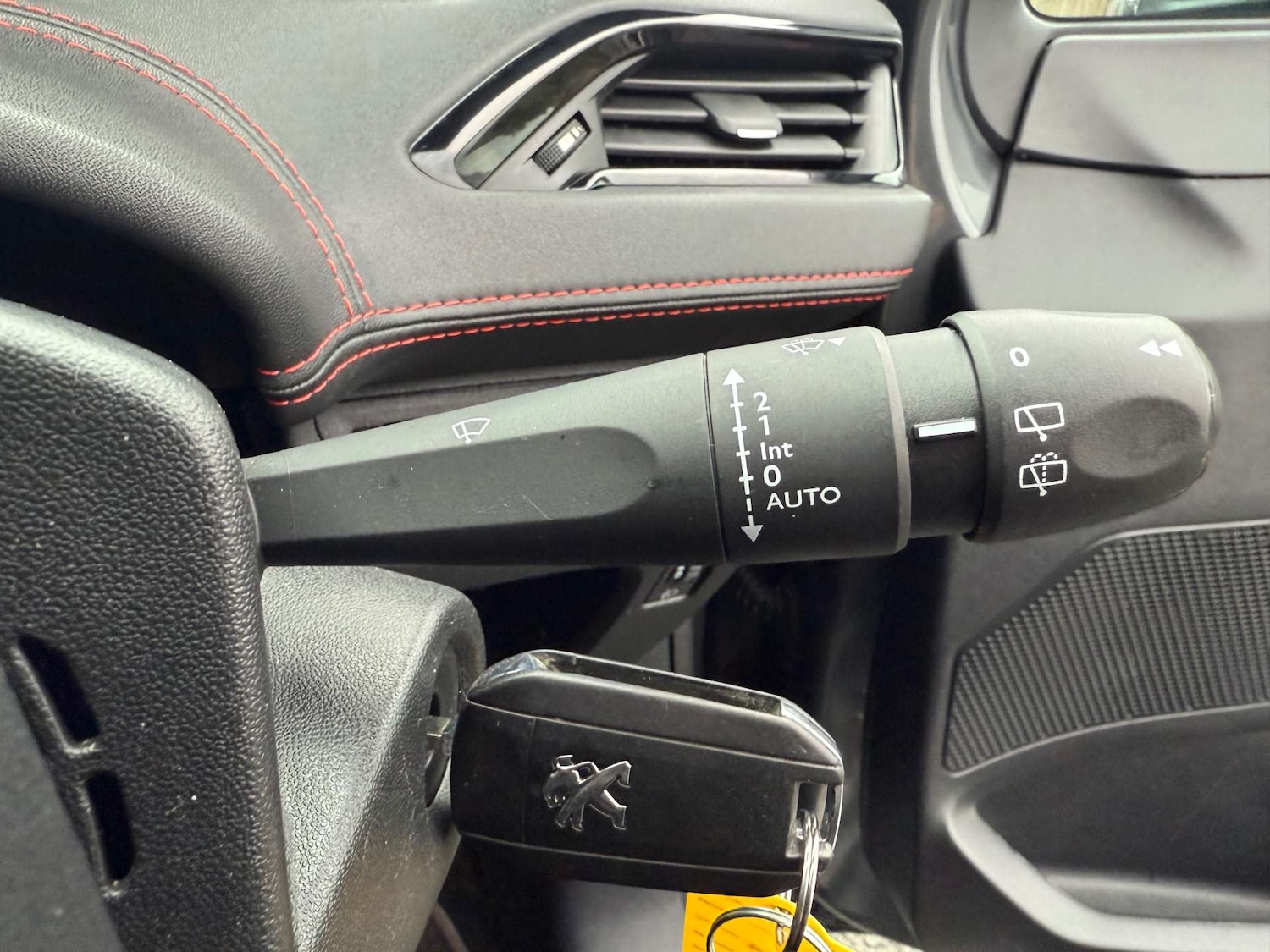 Used Peugeot 208 2015 for sale - 77165455: Photo 31