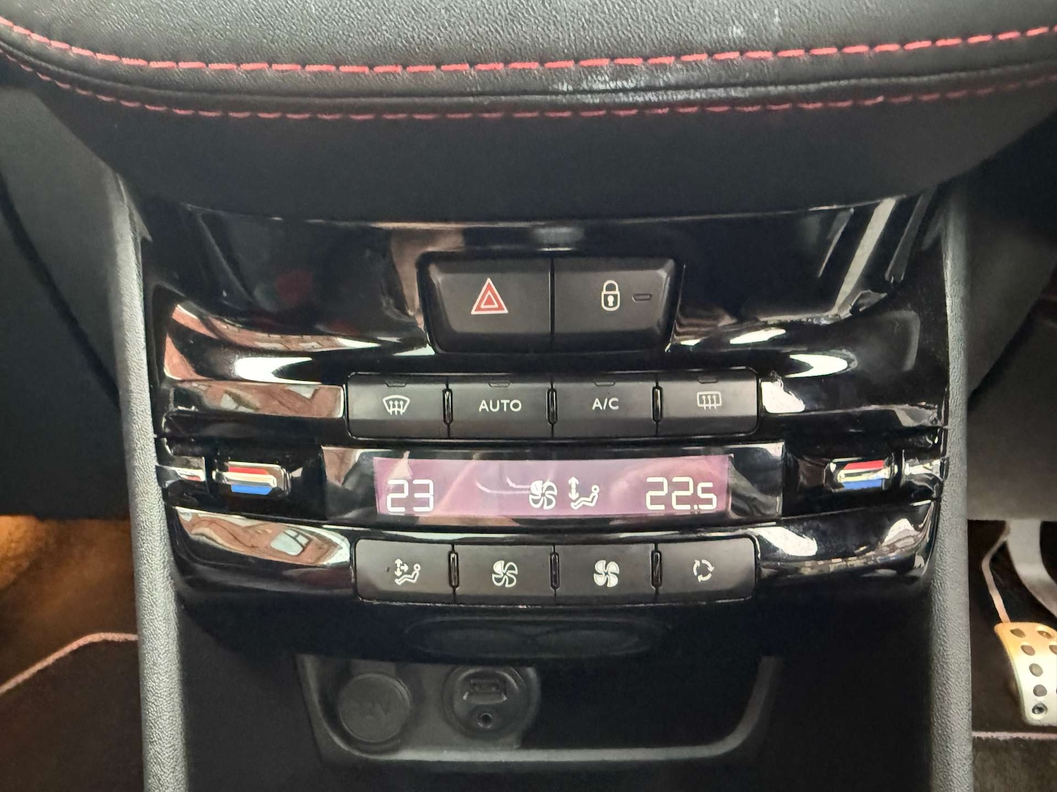 Used Peugeot 208 2015 for sale - 77165455: Photo 34