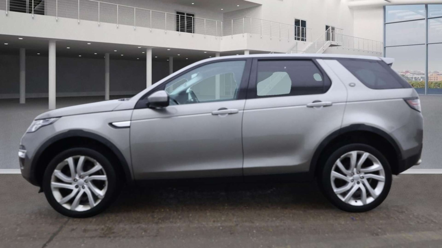 Used Land Rover Discovery Sport 2016 for sale - 76957802: Photo 4
