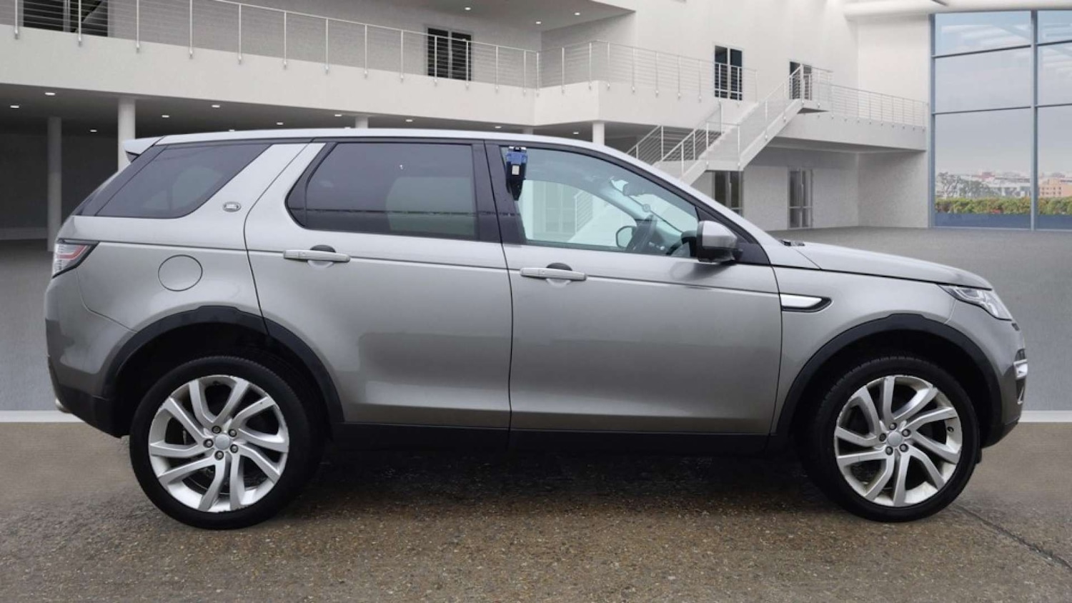 Used Land Rover Discovery Sport 2016 for sale - 76957802: Photo 5