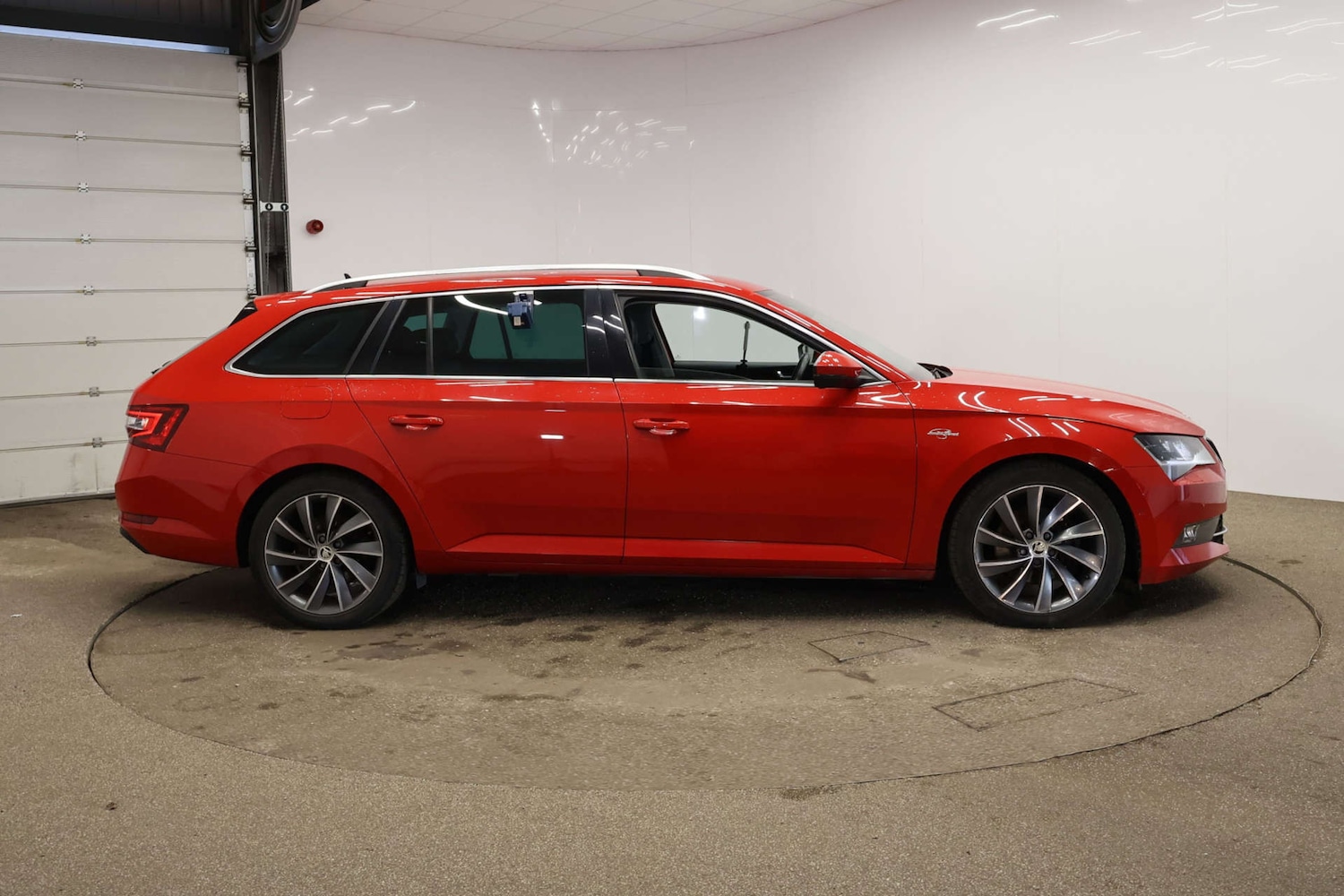 Used Skoda Superb 2017 for sale - 77953380: Photo 6