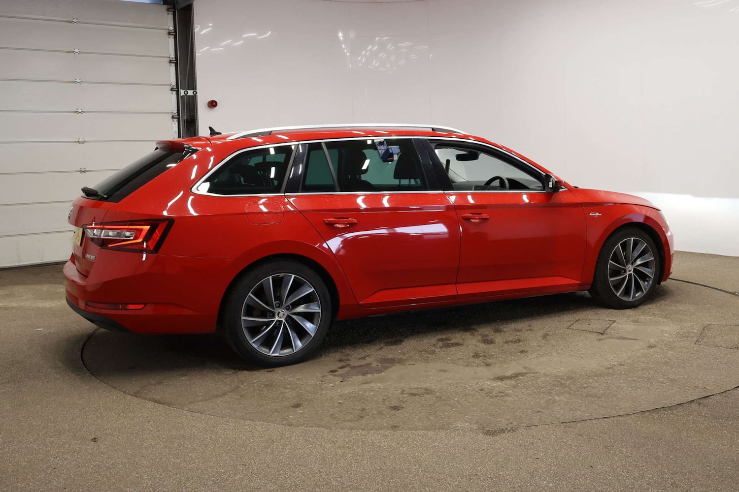 Used Skoda Superb 2017 for sale - 77953380: Photo 7