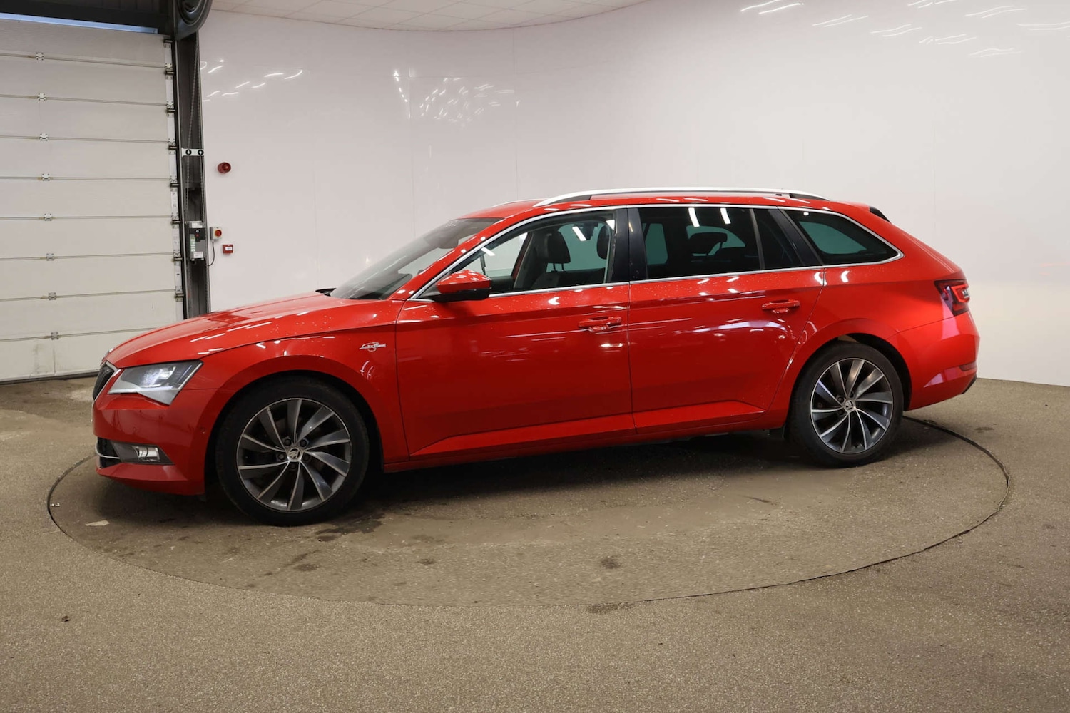 Used Skoda Superb 2017 for sale - 77953380: Photo 8