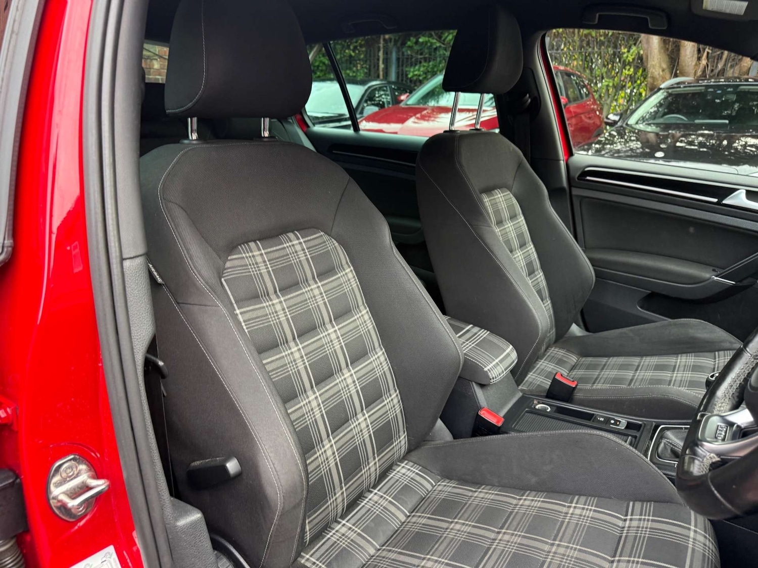 Used Volkswagen Golf 2014 for sale - 77355533: Photo 6