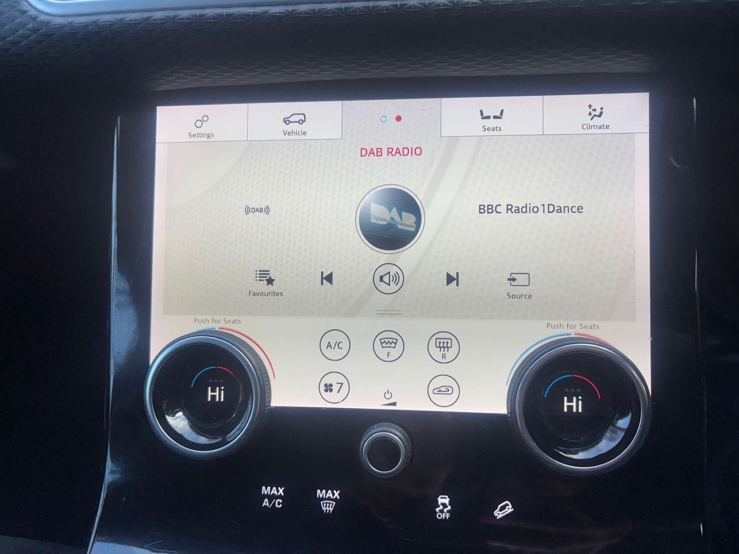 Used Land Rover Range Rover Velar 2017 for sale - 77262818: Photo 24