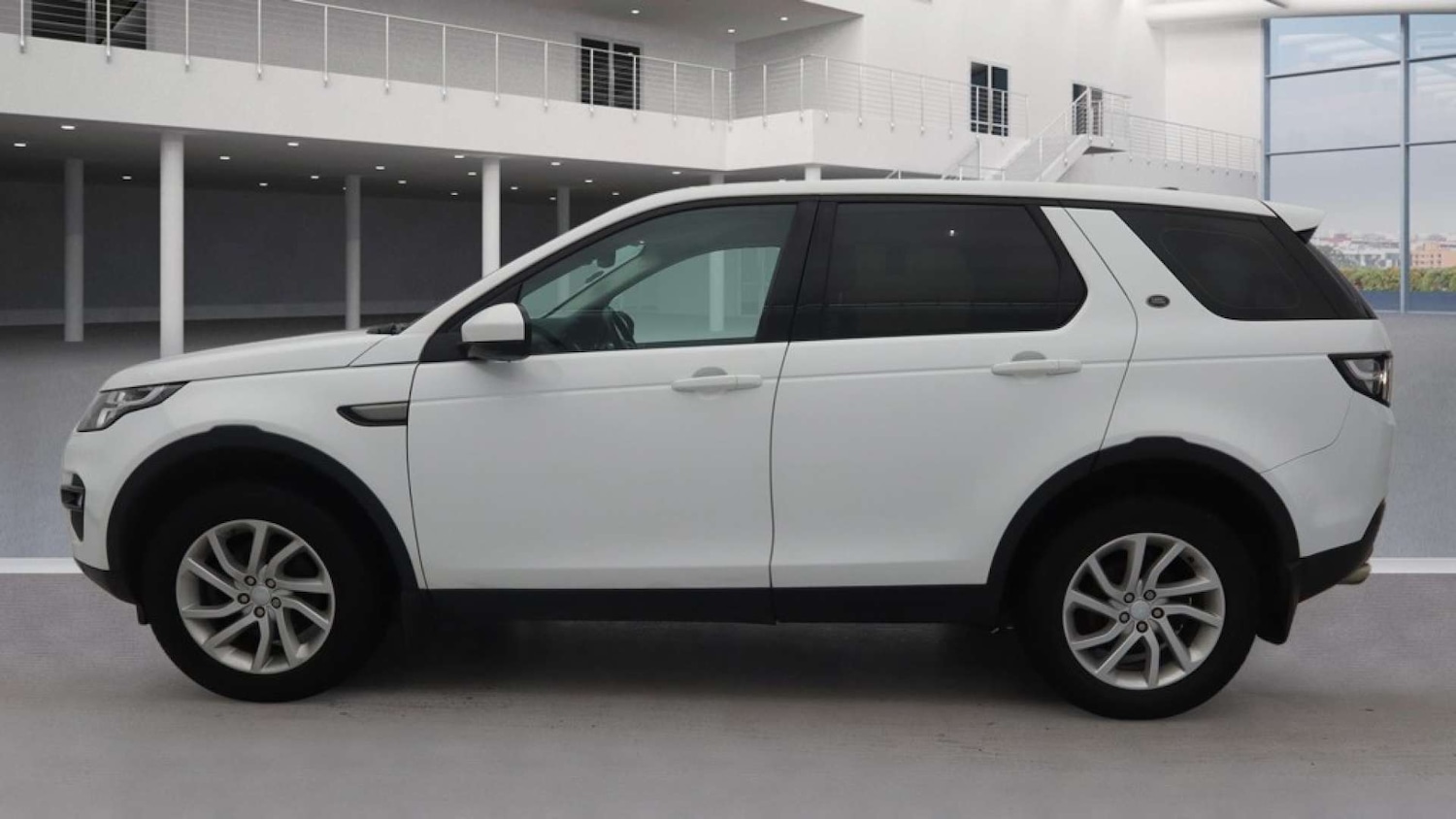 Used Land Rover Discovery Sport 2017 for sale - 77224773: Photo 6
