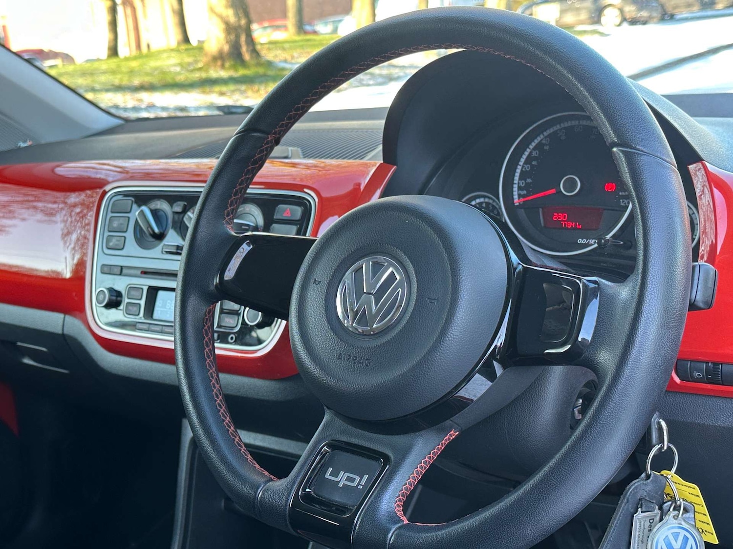 Used Volkswagen up! 2014 for sale - 77104172: Photo 19