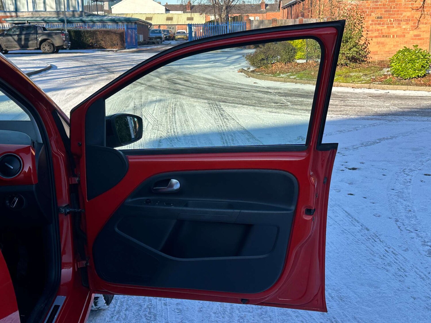 Used Volkswagen up! 2014 for sale - 77104172: Photo 31