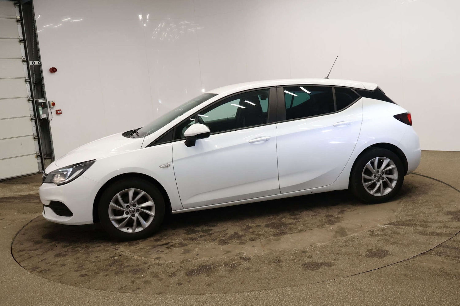 Used Vauxhall Astra 2020 for sale - 77583931: Photo 2