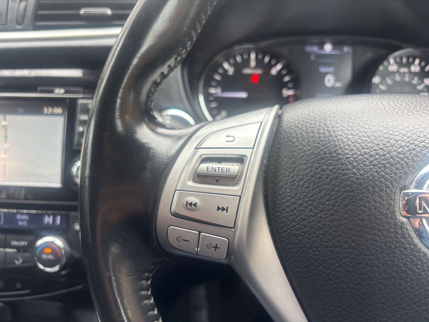 Used Nissan Qashqai 2015 for sale - 77618870: Photo 28