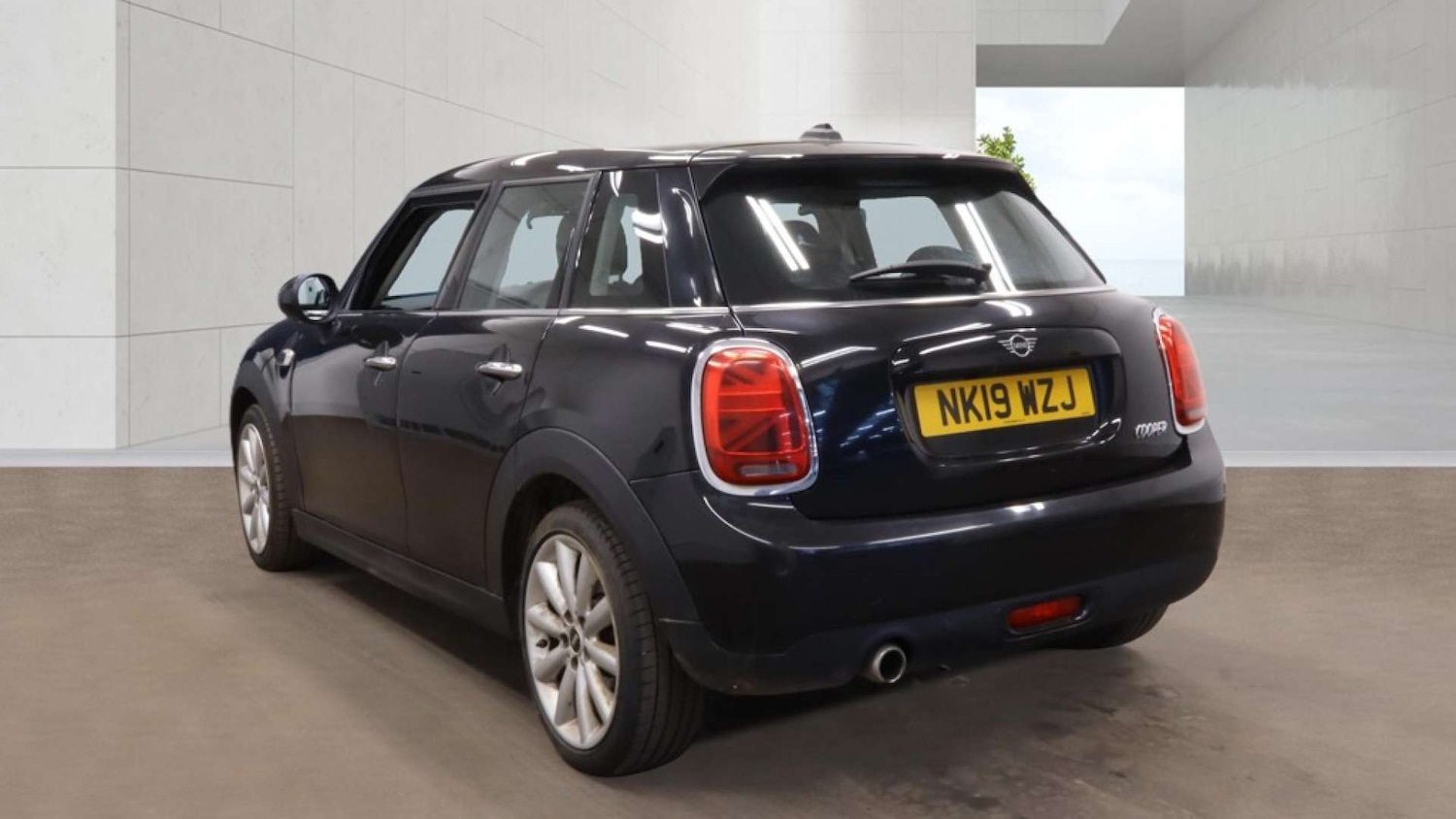 Used MINI Hatch 2019 for sale - 78068136: Photo 3