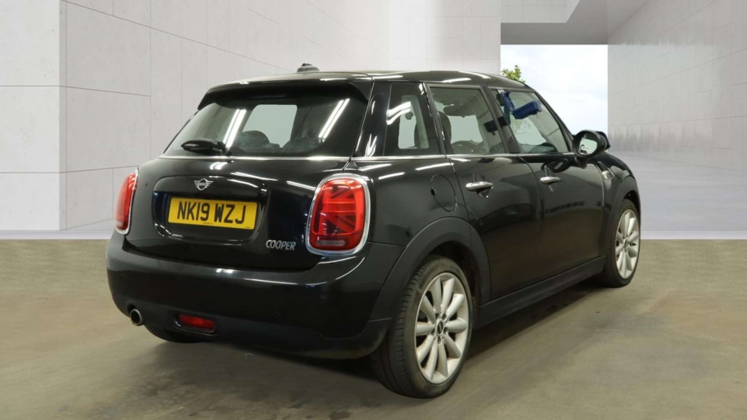 Used MINI Hatch 2019 for sale - 78068136: Photo 4