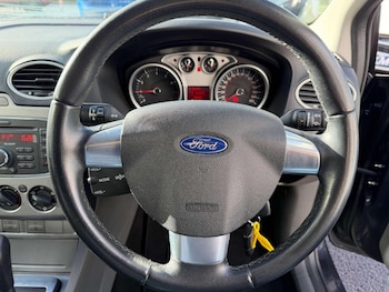 Used Ford Focus 2010 for sale - 76324766: Photo