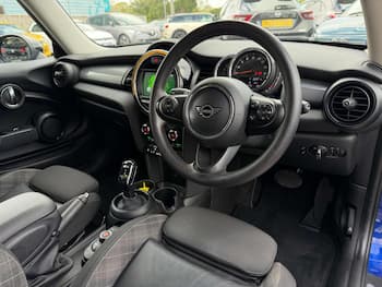 Used MINI Hatch 2019 for sale - 79668351: Photo
