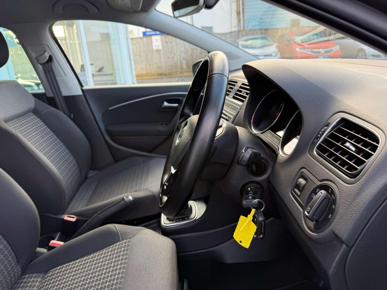 Used Volkswagen Polo 2017 for sale - 76741342: Photo 24