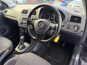 Used Volkswagen Polo 2017 for sale - 76741342: Photo