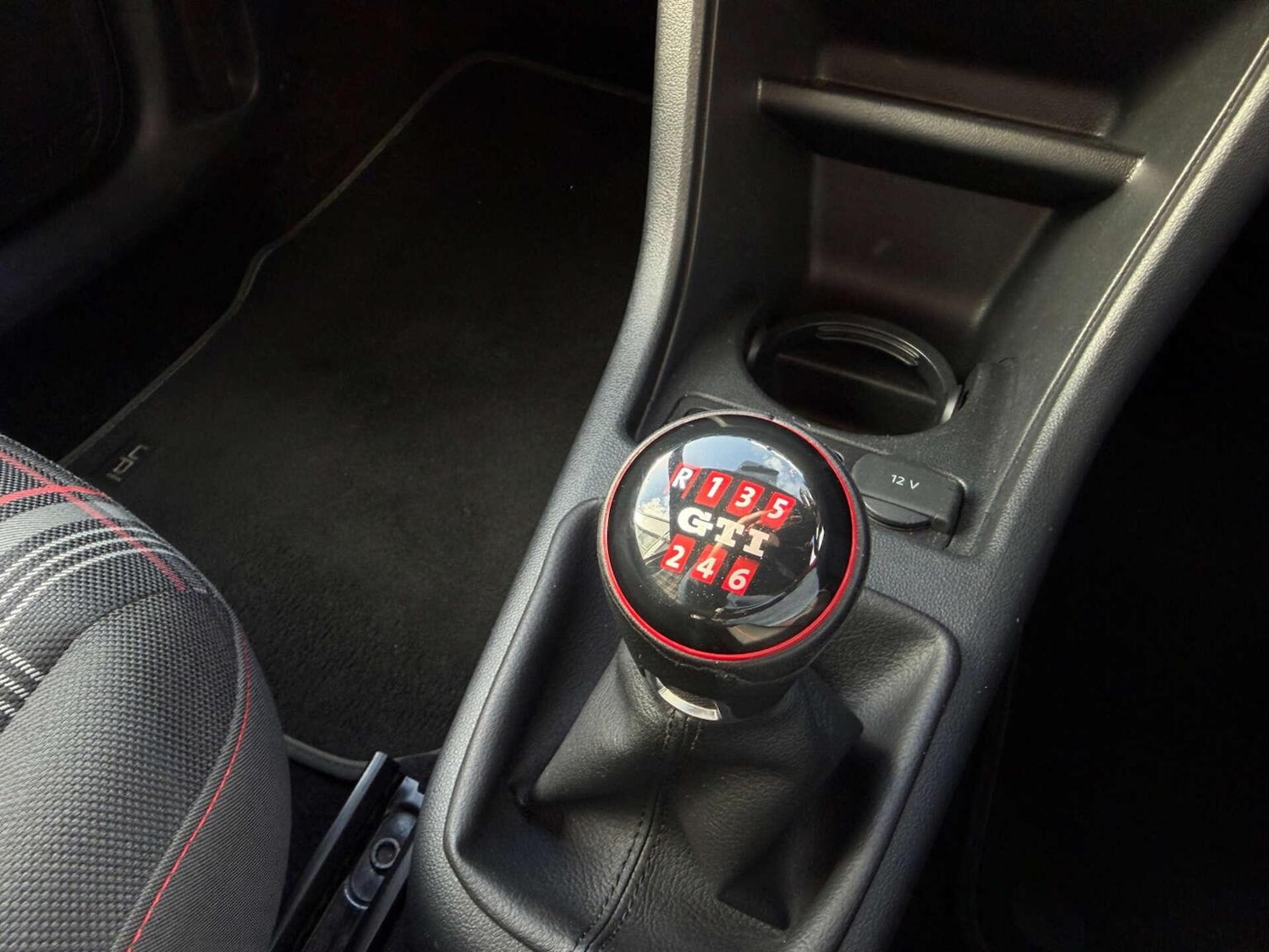 Used Volkswagen up! 2018 for sale - 77687689: Photo 14