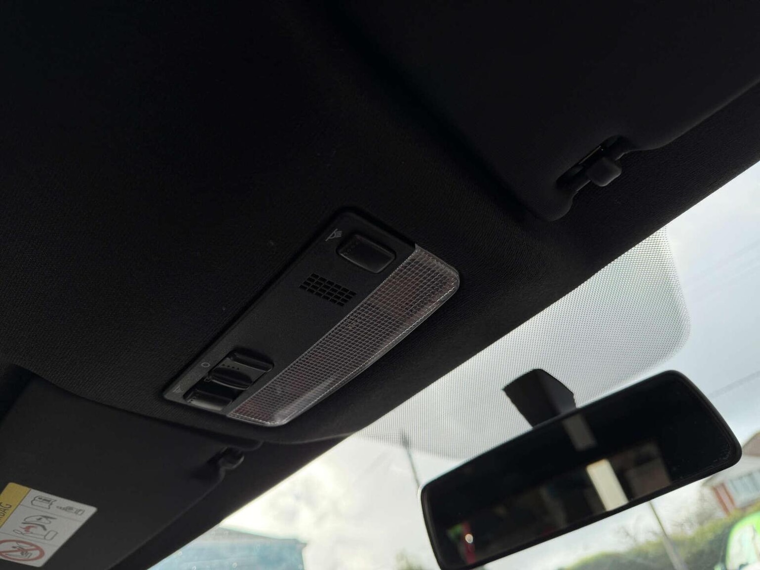 Used Volkswagen up! 2018 for sale - 77687689: Photo 18