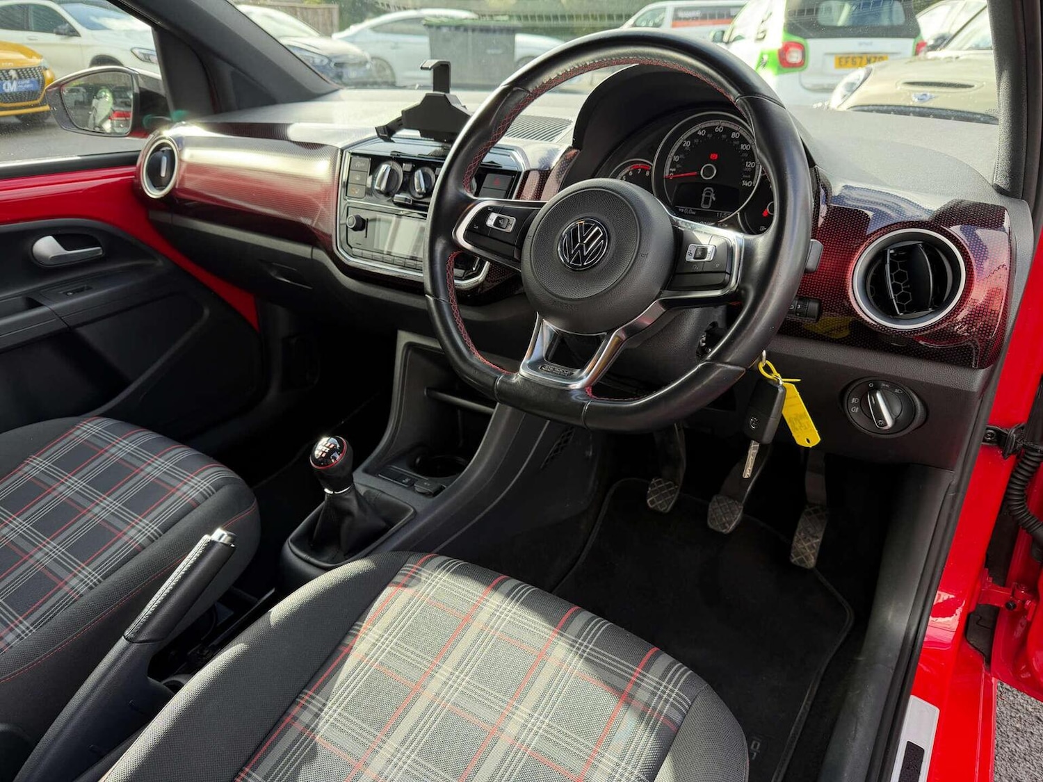 Used Volkswagen up! 2018 for sale - 77687689: Photo 3