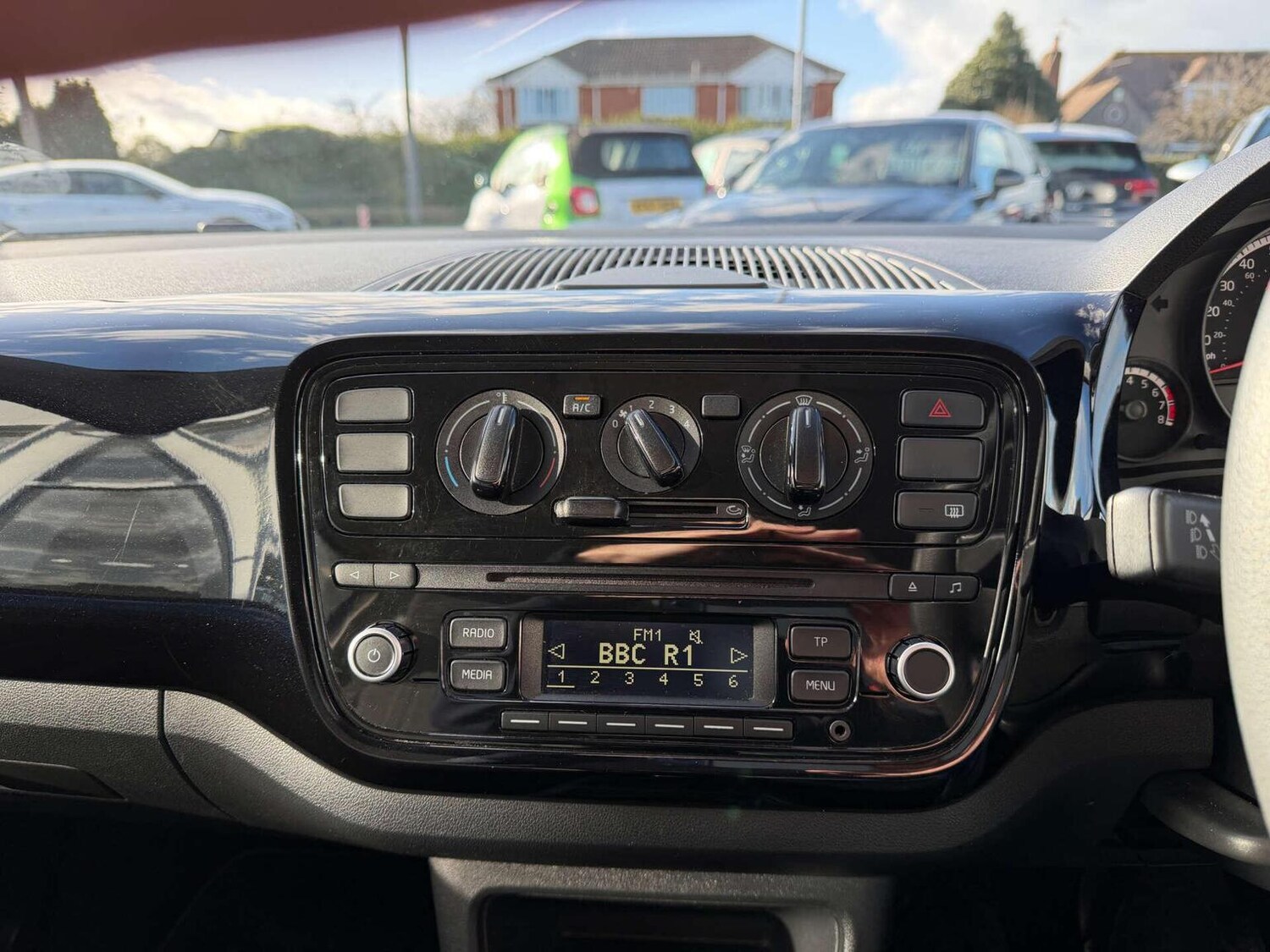 Used Volkswagen up! 2015 for sale - 77707279: Photo 8