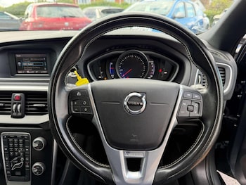 Used Volvo V40 2018 for sale - 79551866: Photo