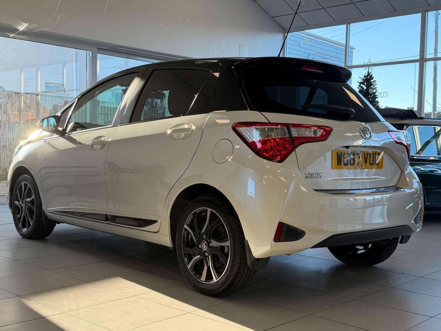 Used Toyota Yaris 2018 for sale - 77093932: Photo 2