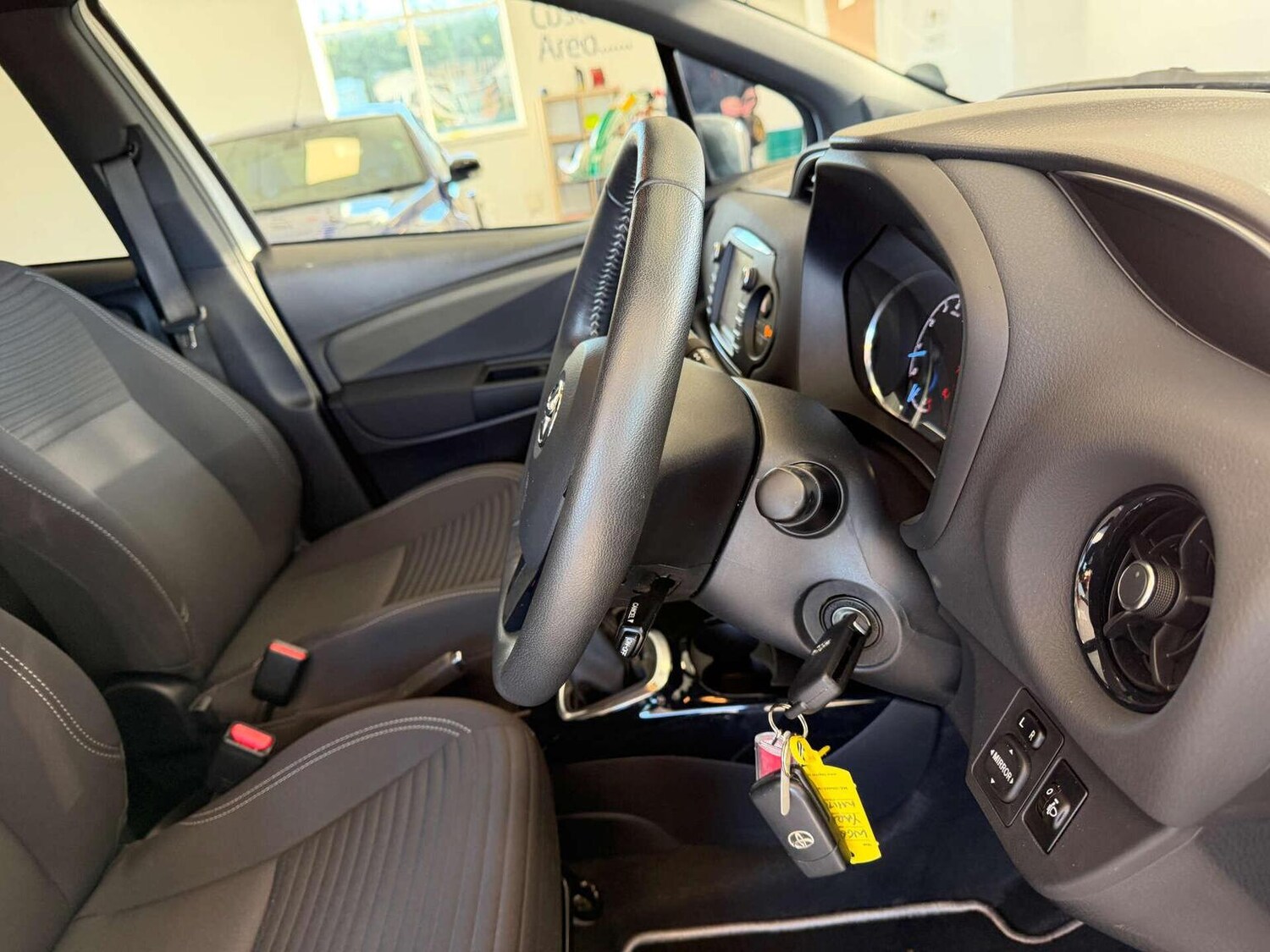 Used Toyota Yaris 2018 for sale - 77093932: Photo 24