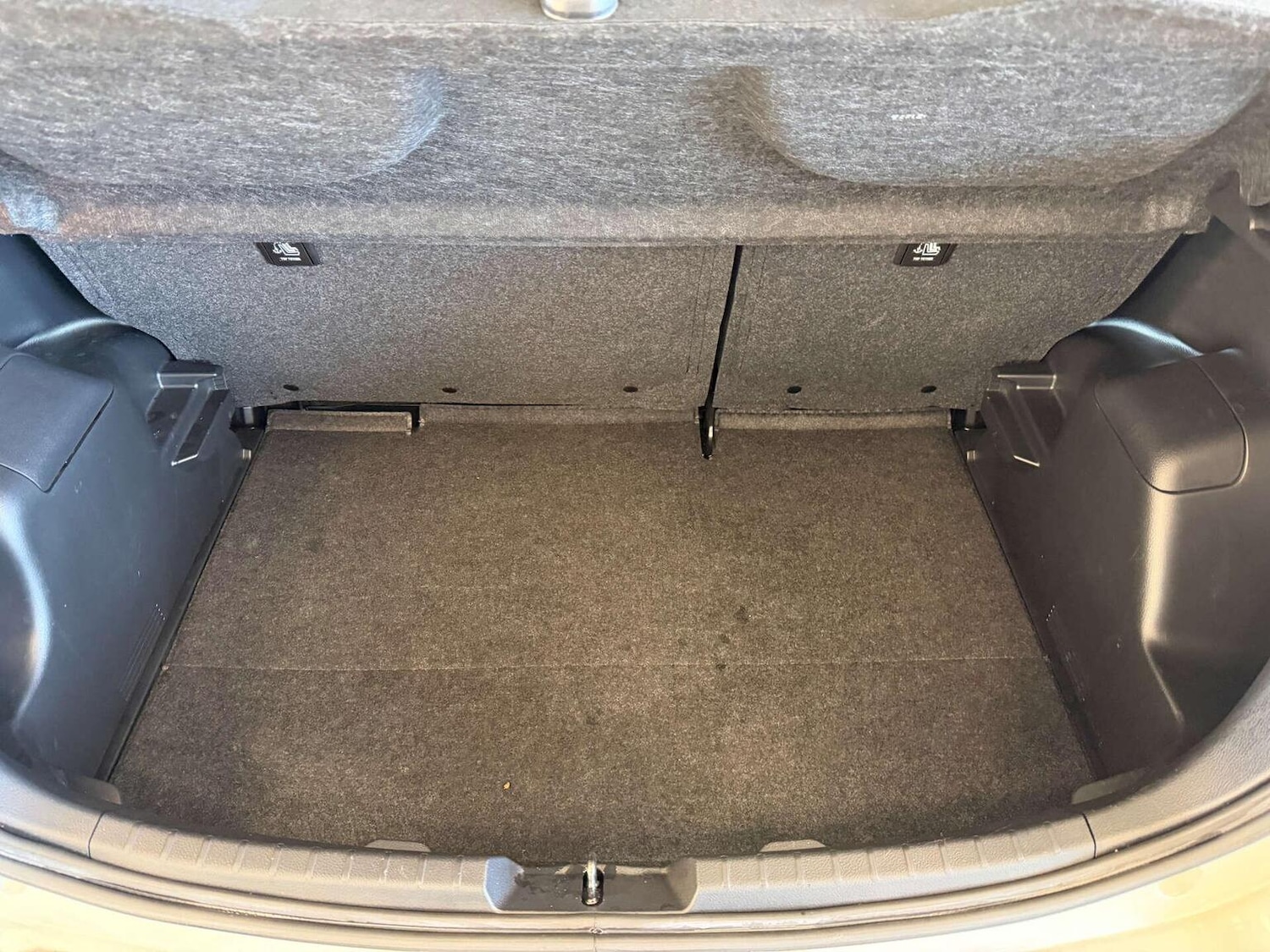 Used Toyota Yaris 2018 for sale - 77093932: Photo 29