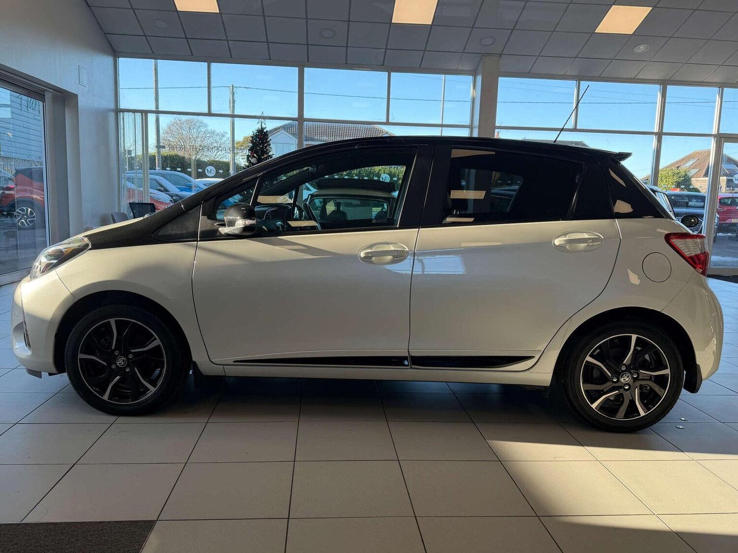 Used Toyota Yaris 2018 for sale - 77093932: Photo 33