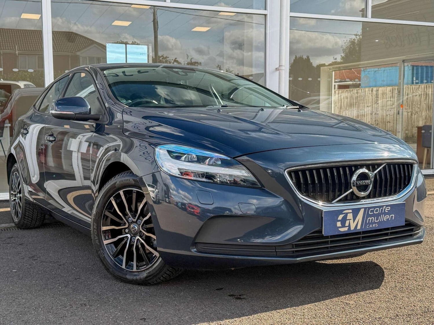 Used Volvo V40 2017 for sale - 76107419: Photo 1