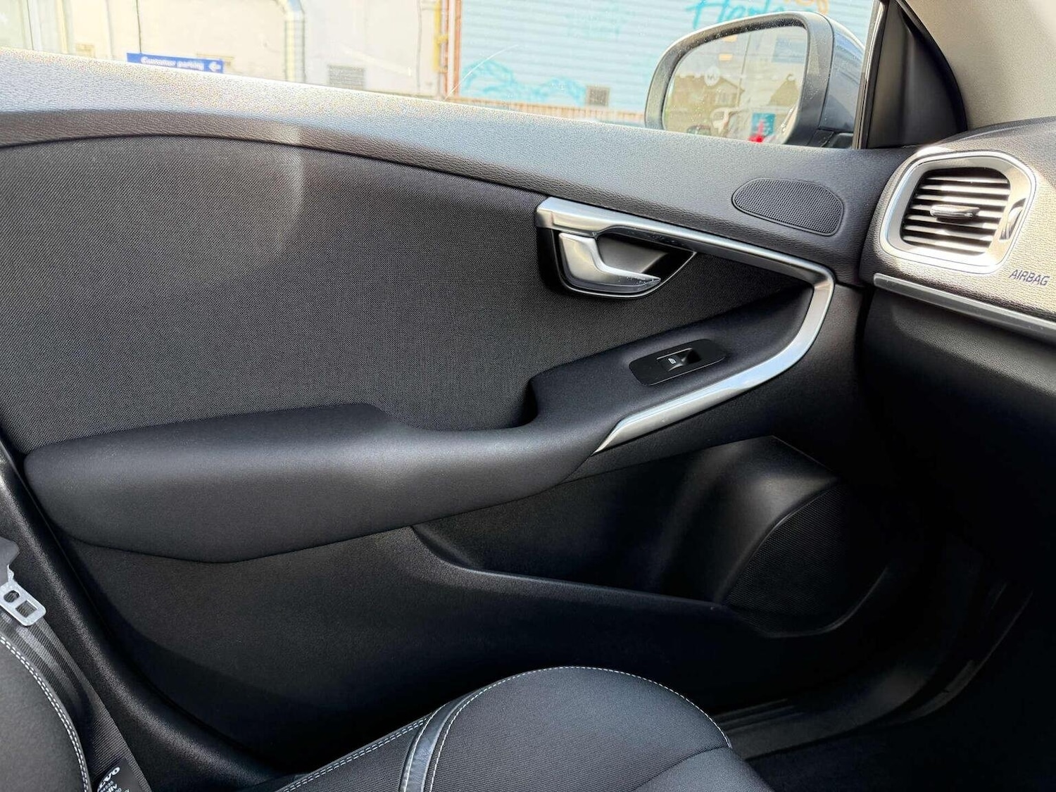 Used Volvo V40 2017 for sale - 76107419: Photo 17